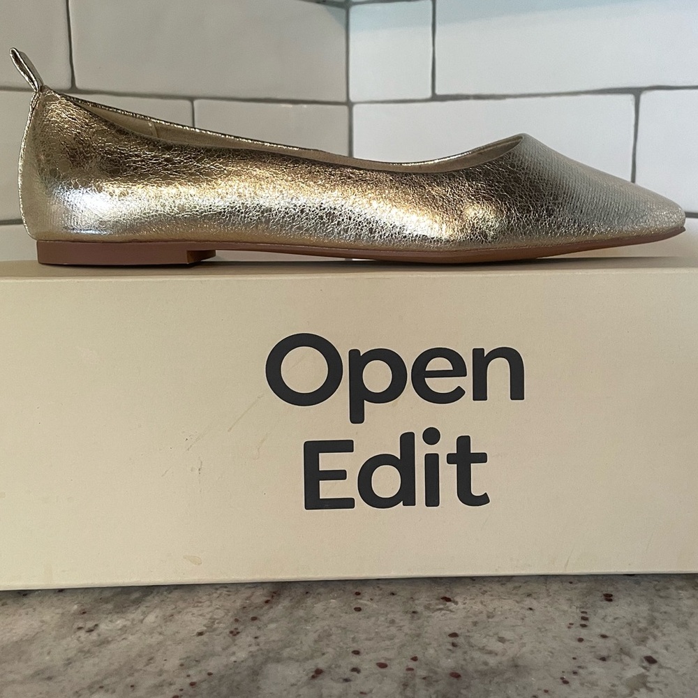 Nordstrom Open Edit gold shimmer ballet slipper.